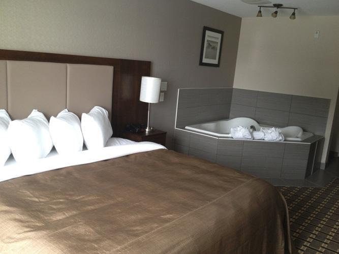 Western Star Inn And Suites Carlyle Ngoại thất bức ảnh