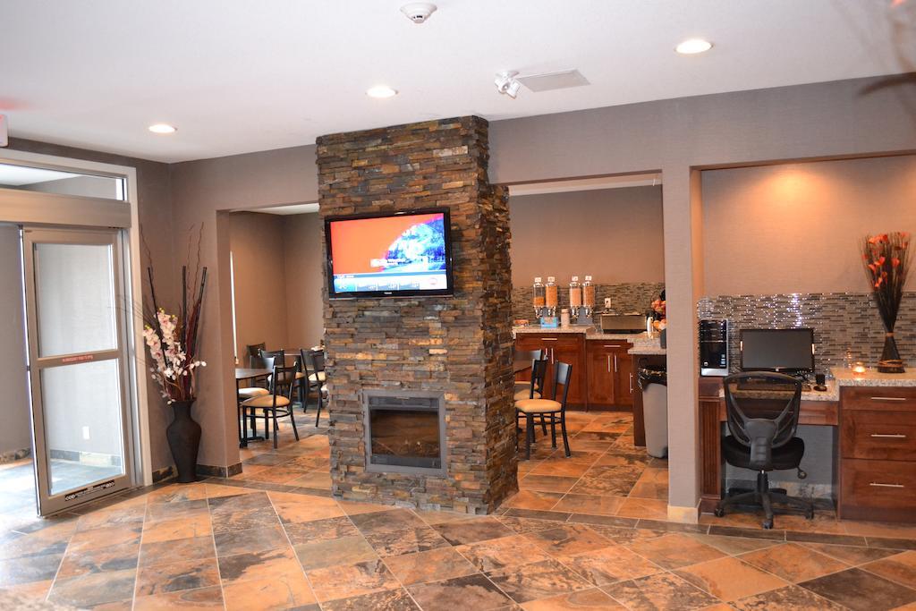 Western Star Inn And Suites Carlyle Ngoại thất bức ảnh